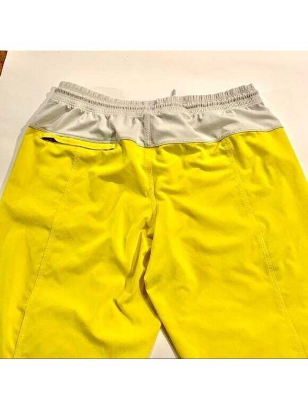 Lululemon Lively Cropped Yoga Pant Sz 8 - Picture 3 of 5